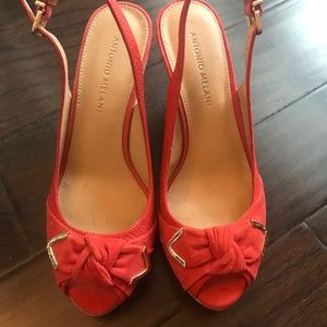 Beautiful coral size 8 Antonio Melani shoes 👠👗👒